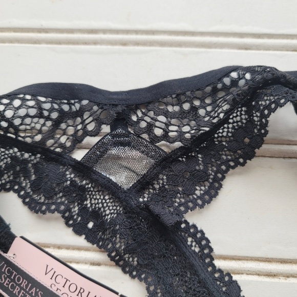 Very Sexy Wild Flower Lace Thong Panty Panties persona - Picture 2 of 16